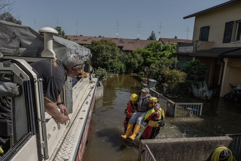 İtalya'da meydana gelen sel felaketinde ölenlerin sayısı artıyor! - Resim: 5
