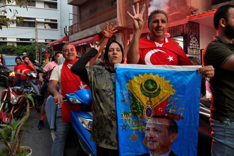 Yurt dışındaki Türk vatandaşları Cumhurbaşkanı seçimleri sonuçlarını kutladı - Resim: 23