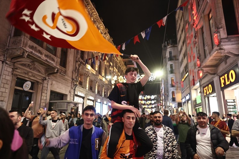 Galatasaray 23. şampiyonluğunu ilan etti! Şampiyonluk kutlamalarından ilginç kareler - Resim: 2