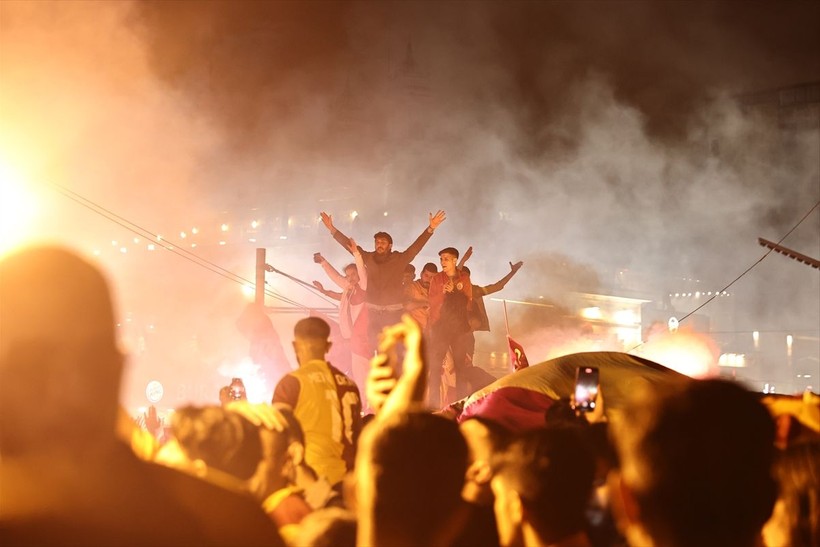 Galatasaray 23. şampiyonluğunu ilan etti! Şampiyonluk kutlamalarından ilginç kareler - Resim: 4