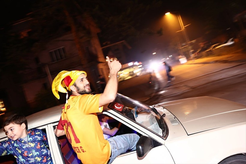 Galatasaray 23. şampiyonluğunu ilan etti! Şampiyonluk kutlamalarından ilginç kareler - Resim: 7