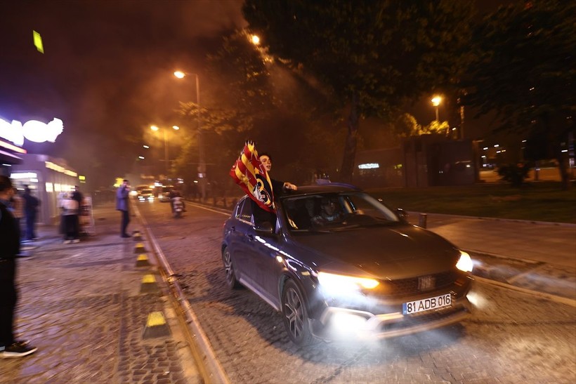 Galatasaray 23. şampiyonluğunu ilan etti! Şampiyonluk kutlamalarından ilginç kareler - Resim: 8