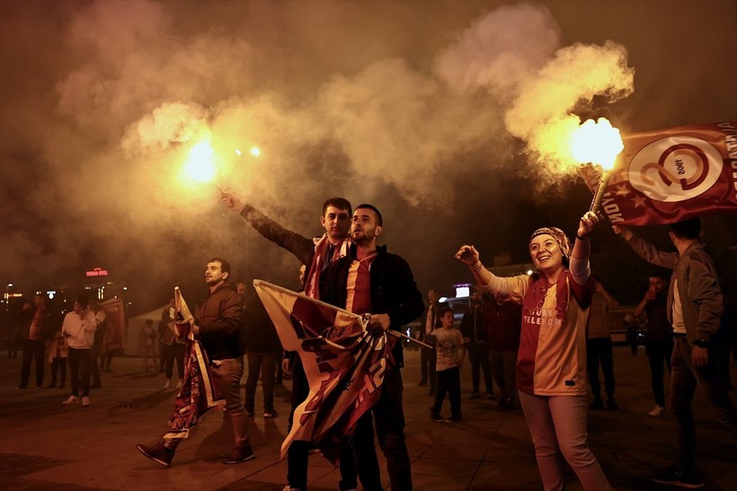 Galatasaray 23. şampiyonluğunu ilan etti! Şampiyonluk kutlamalarından ilginç kareler - Resim: 10