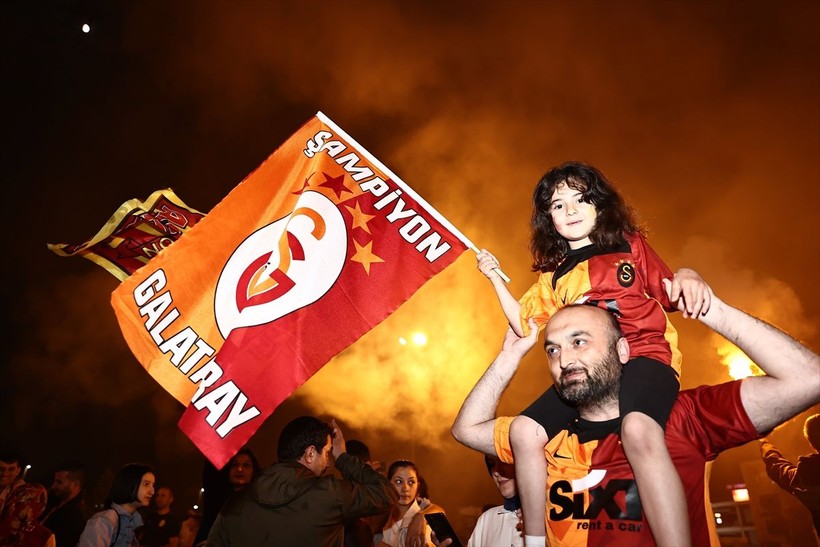 Galatasaray 23. şampiyonluğunu ilan etti! Şampiyonluk kutlamalarından ilginç kareler - Resim: 11