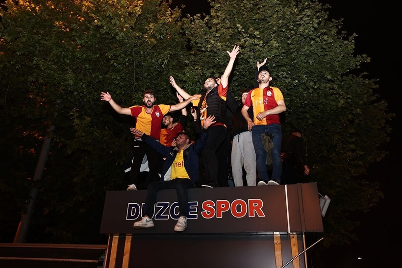 Galatasaray 23. şampiyonluğunu ilan etti! Şampiyonluk kutlamalarından ilginç kareler - Resim: 13