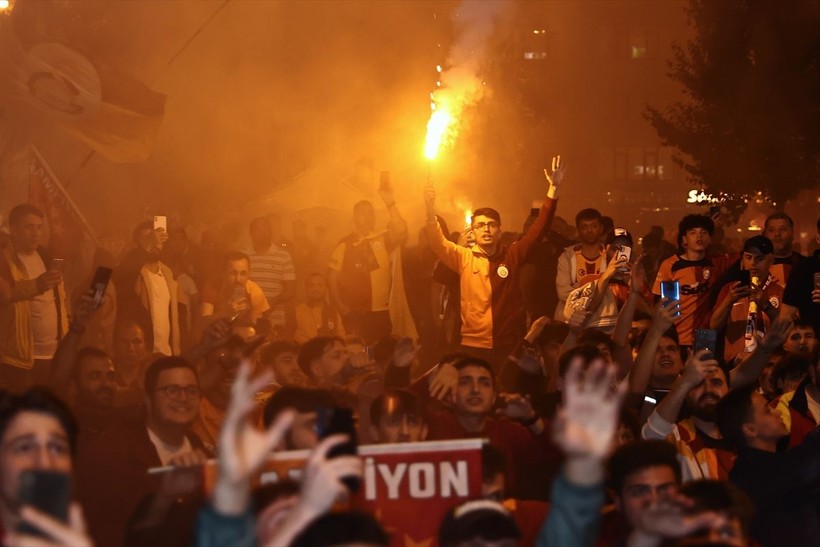 Galatasaray 23. şampiyonluğunu ilan etti! Şampiyonluk kutlamalarından ilginç kareler - Resim: 14
