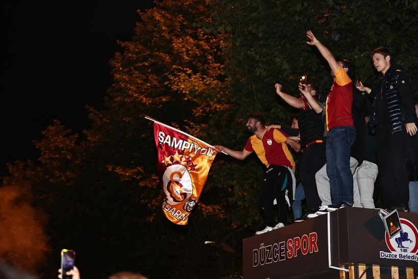 Galatasaray 23. şampiyonluğunu ilan etti! Şampiyonluk kutlamalarından ilginç kareler - Resim: 15