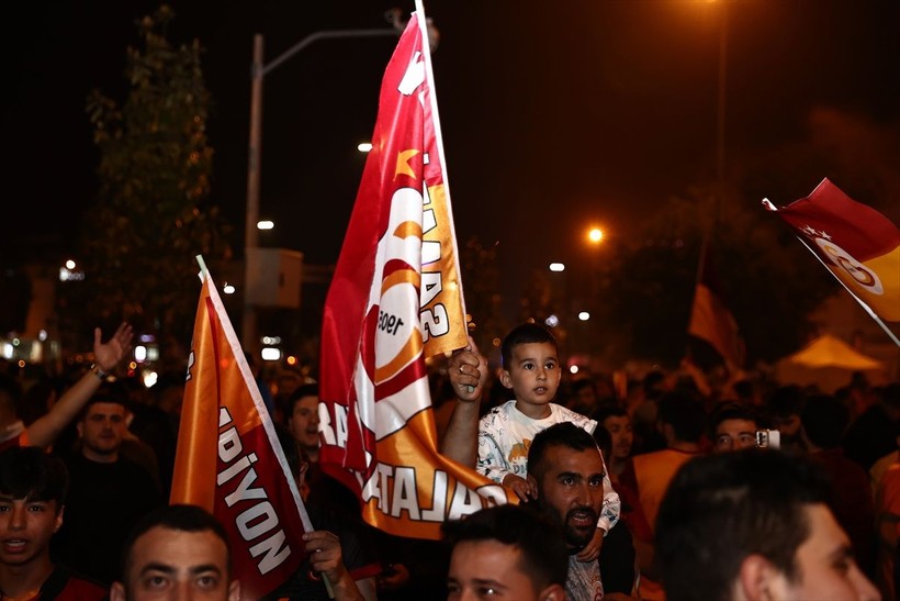 Galatasaray 23. şampiyonluğunu ilan etti! Şampiyonluk kutlamalarından ilginç kareler - Resim: 16
