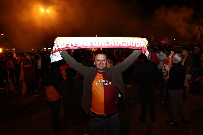 Galatasaray 23. şampiyonluğunu ilan etti! Şampiyonluk kutlamalarından ilginç kareler - Resim: 24