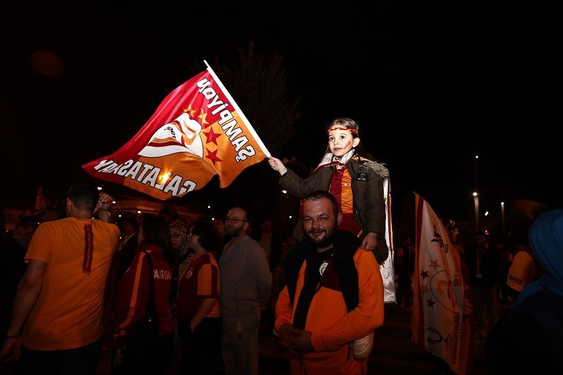 Galatasaray 23. şampiyonluğunu ilan etti! Şampiyonluk kutlamalarından ilginç kareler - Resim: 25