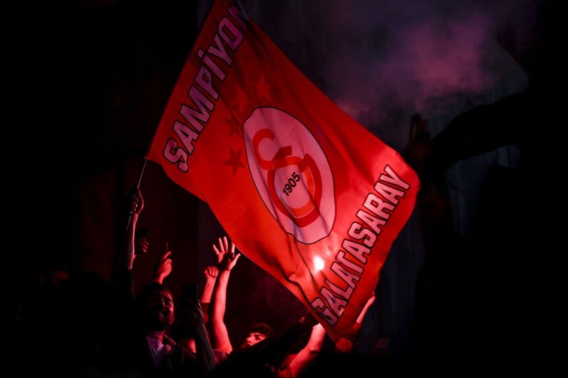 Galatasaray 23. şampiyonluğunu ilan etti! Şampiyonluk kutlamalarından ilginç kareler - Resim: 37
