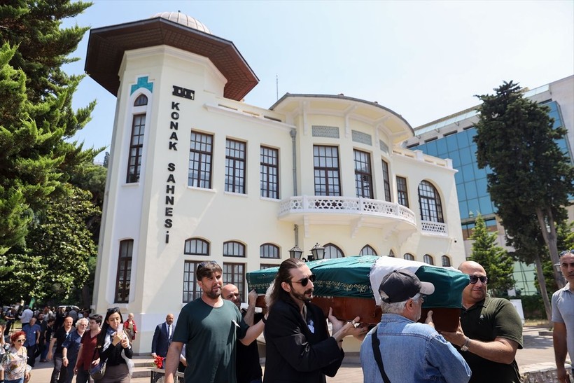 "Kanto kraliçesi" Nurhan Damcıoğlu, İzmir'de son yolculuğuna uğurlandı - Resim: 4