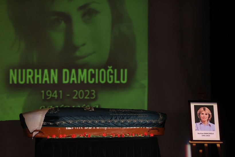 "Kanto kraliçesi" Nurhan Damcıoğlu, İzmir'de son yolculuğuna uğurlandı - Resim: 6
