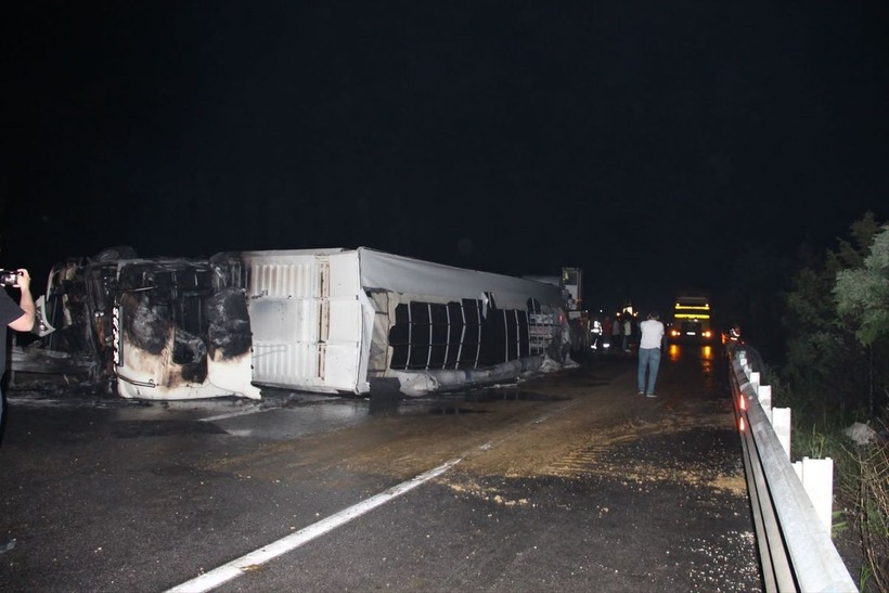 AK Parti Grup Başkanvekili Bahadır Yenişehirlioğlu ve oğlu trafik kazası geçirdi - Resim: 4