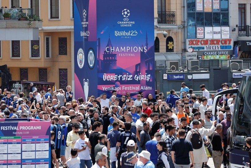 Tarihi Yarımada esnafının yüzü gülüyor! Taksim çevresinde UEFA Şampiyonlar Ligi finali yoğunluğu - Resim: 5