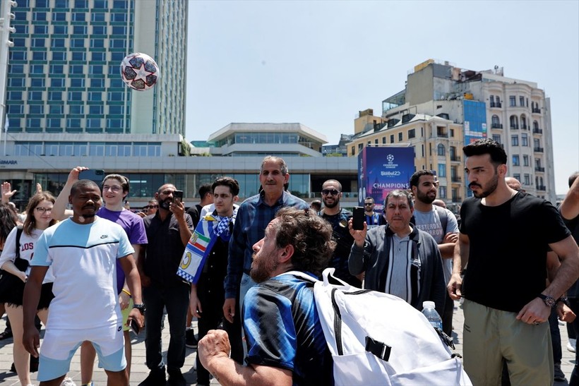 Tarihi Yarımada esnafının yüzü gülüyor! Taksim çevresinde UEFA Şampiyonlar Ligi finali yoğunluğu - Resim: 7