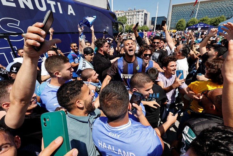 Tarihi Yarımada esnafının yüzü gülüyor! Taksim çevresinde UEFA Şampiyonlar Ligi finali yoğunluğu - Resim: 8