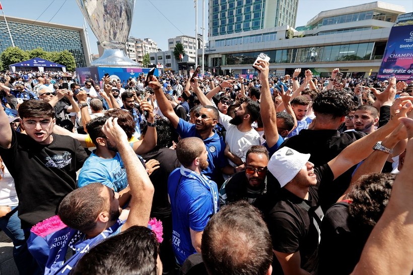 Tarihi Yarımada esnafının yüzü gülüyor! Taksim çevresinde UEFA Şampiyonlar Ligi finali yoğunluğu - Resim: 10