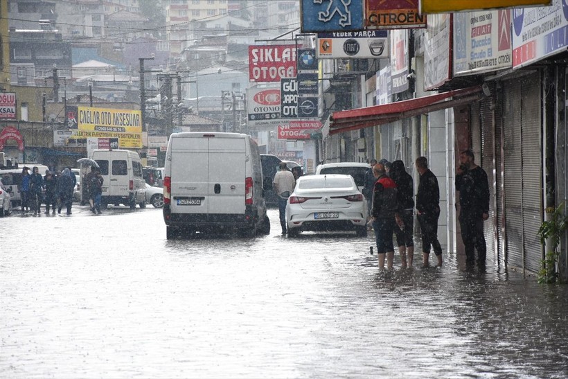 Meteoroloji 12 il için sarı, 4 il için ise turuncu kodlu uyarıda bulundu! 15 HAZİRAN HAVA DURUMU NASIL OLACAK? - Resim: 1