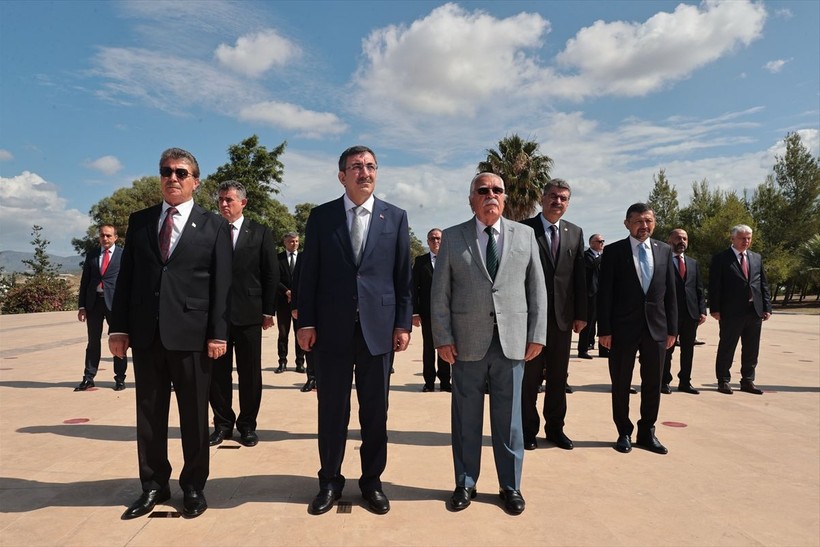 Cumhurbaşkanı Yardımcısı Cevdet Yılmaz Rauf Denktaş'ın anıt mezarını ziyaret etti - Resim: 4