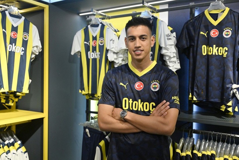 Beşiktaş ve Fenerbahçe yeni sezon formalarını tanıttı! Dikkat çeken detaylar - Resim: 12