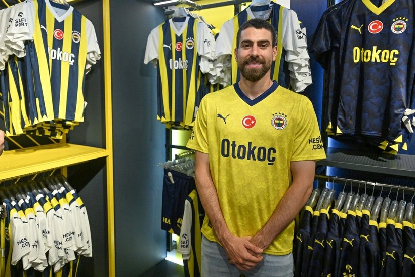 Beşiktaş ve Fenerbahçe yeni sezon formalarını tanıttı! Dikkat çeken detaylar - Resim: 13