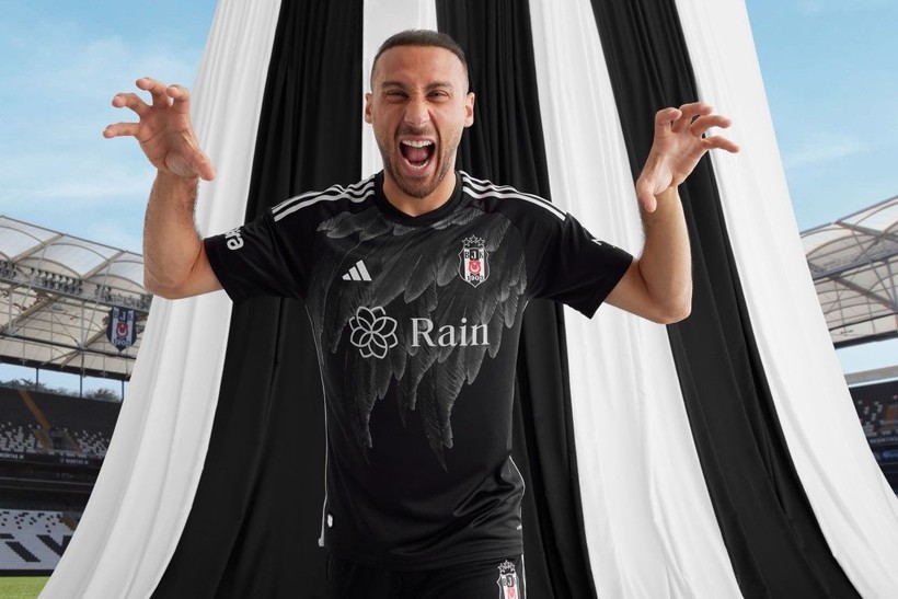 Beşiktaş ve Fenerbahçe yeni sezon formalarını tanıttı! Dikkat çeken detaylar - Resim: 21
