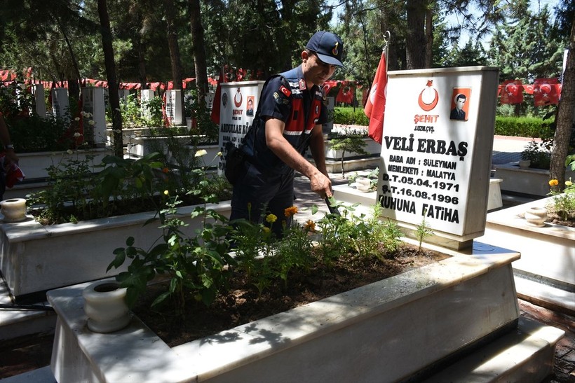 Deprem bölgesinde buruk bayram! Onların ilk ziyareti kabristana - Resim: 22