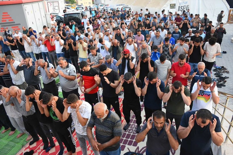 İslam aleminde bayram namazı coşkusu! Camiler doldu taştı - Resim: 139