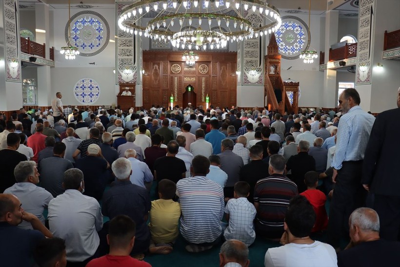 İslam aleminde bayram namazı coşkusu! Camiler doldu taştı - Resim: 122