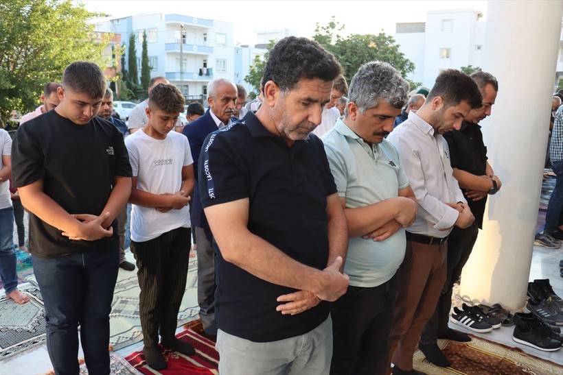 İslam aleminde bayram namazı coşkusu! Camiler doldu taştı - Resim: 126
