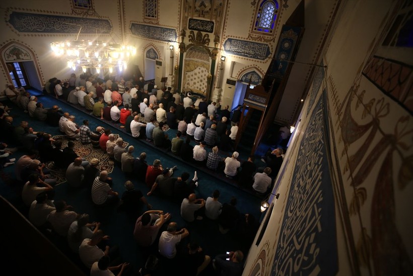 İslam aleminde bayram namazı coşkusu! Camiler doldu taştı - Resim: 117