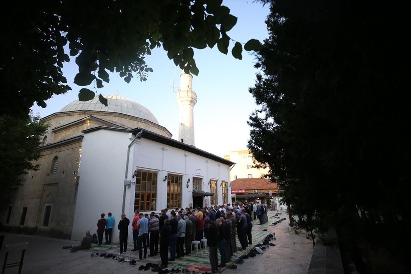 İslam aleminde bayram namazı coşkusu! Camiler doldu taştı - Resim: 120