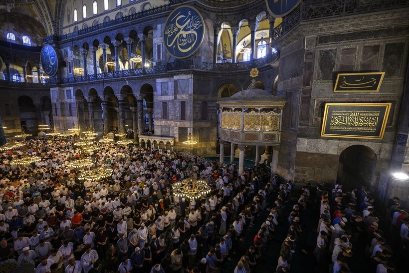 İslam aleminde bayram namazı coşkusu! Camiler doldu taştı - Resim: 18