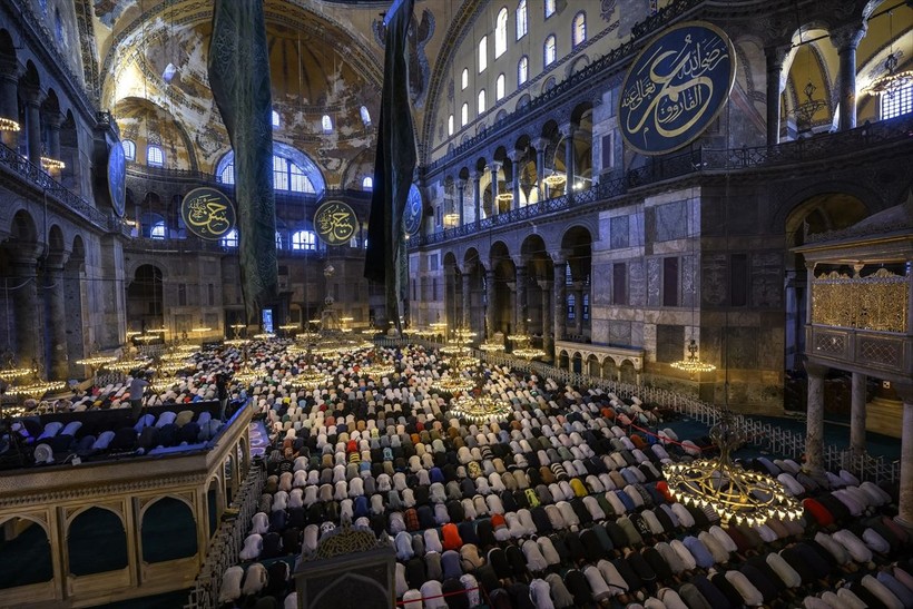 İslam aleminde bayram namazı coşkusu! Camiler doldu taştı - Resim: 20