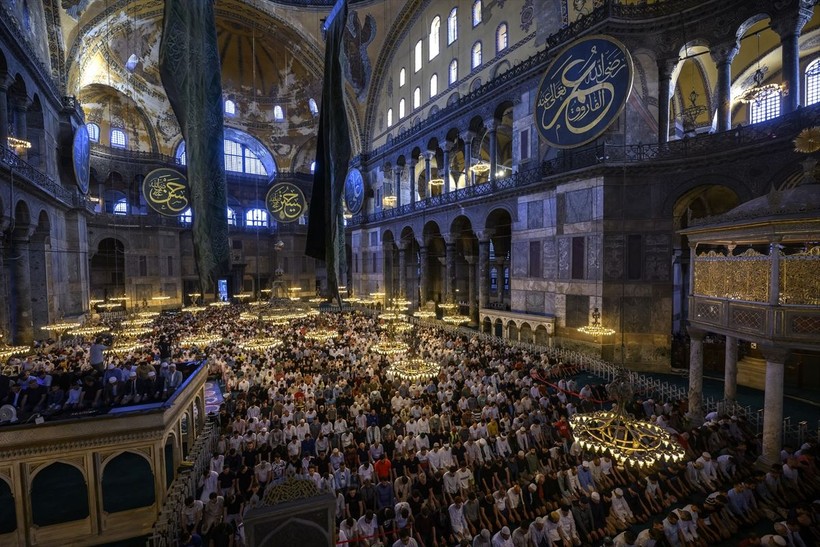 İslam aleminde bayram namazı coşkusu! Camiler doldu taştı - Resim: 22