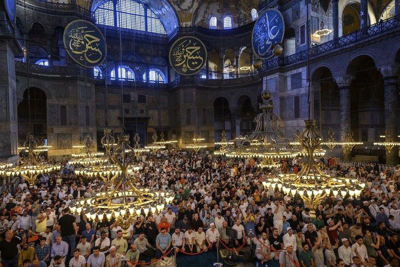 İslam aleminde bayram namazı coşkusu! Camiler doldu taştı - Resim: 24