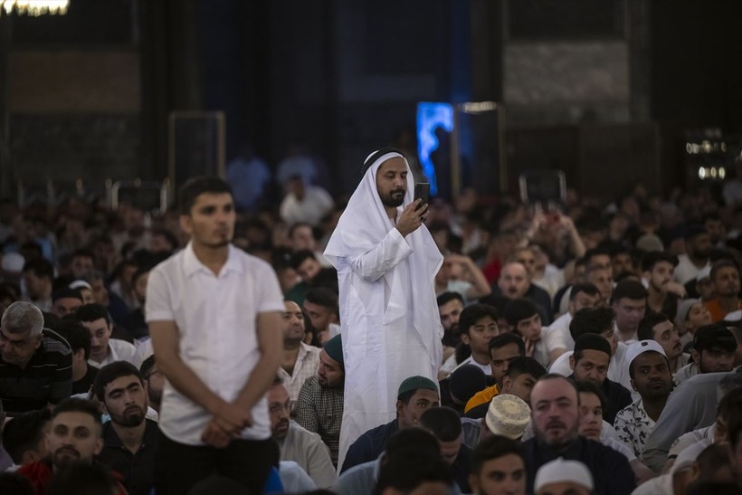 İslam aleminde bayram namazı coşkusu! Camiler doldu taştı - Resim: 28