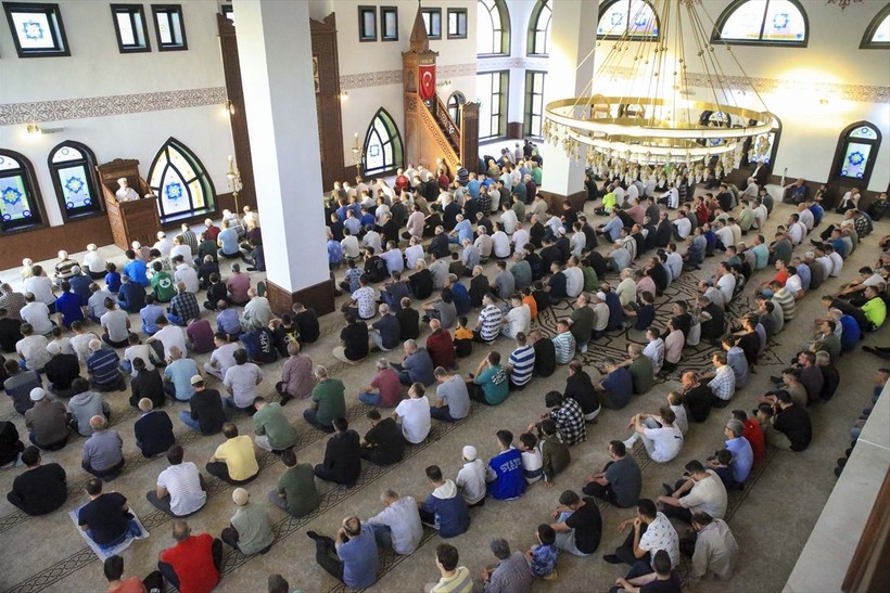İslam aleminde bayram namazı coşkusu! Camiler doldu taştı - Resim: 107