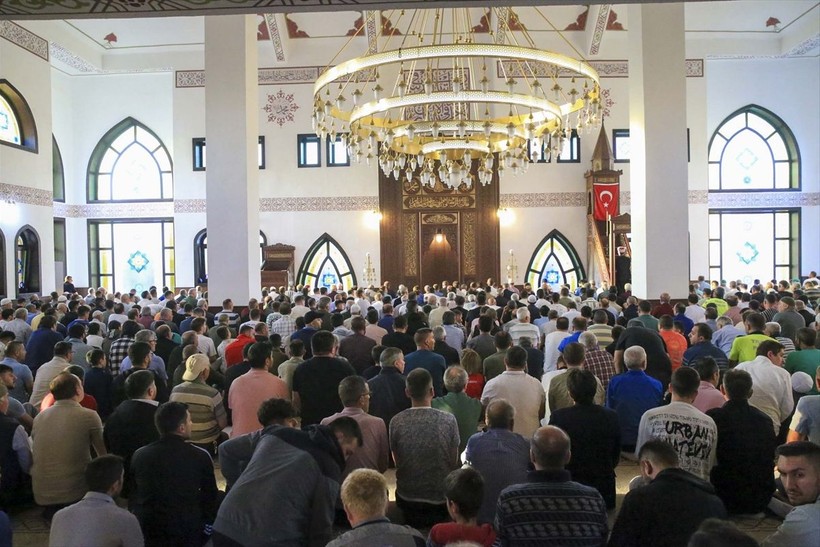 İslam aleminde bayram namazı coşkusu! Camiler doldu taştı - Resim: 108