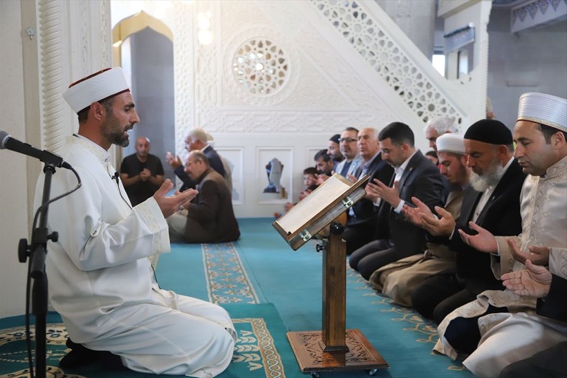 İslam aleminde bayram namazı coşkusu! Camiler doldu taştı - Resim: 91