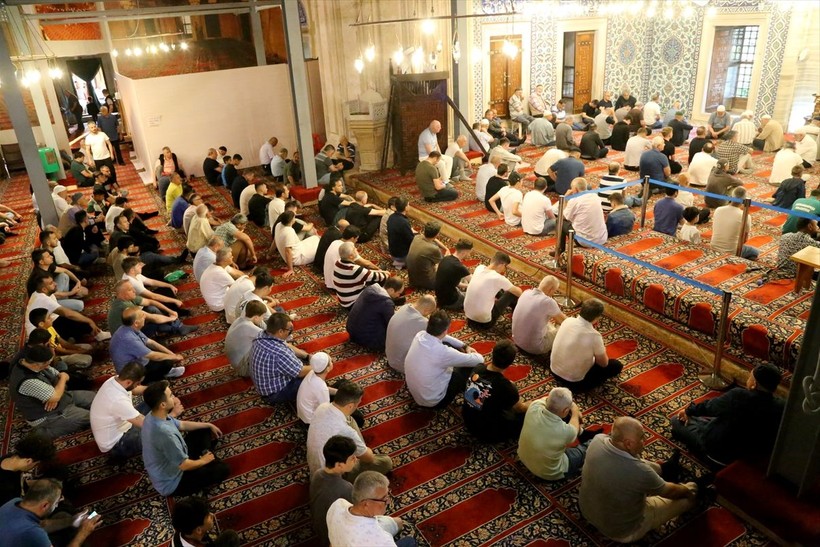 İslam aleminde bayram namazı coşkusu! Camiler doldu taştı - Resim: 82