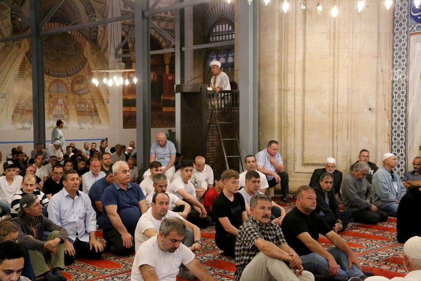 İslam aleminde bayram namazı coşkusu! Camiler doldu taştı - Resim: 83