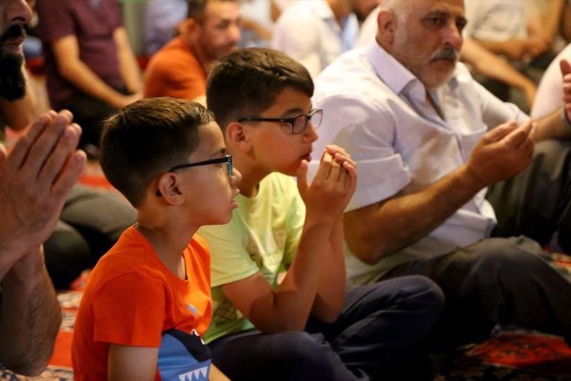 İslam aleminde bayram namazı coşkusu! Camiler doldu taştı - Resim: 86