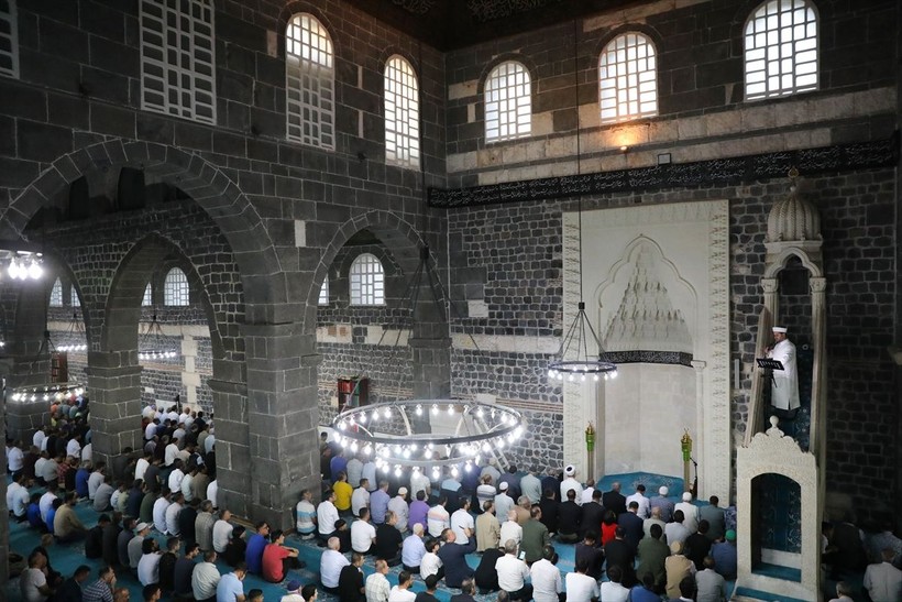 İslam aleminde bayram namazı coşkusu! Camiler doldu taştı - Resim: 78