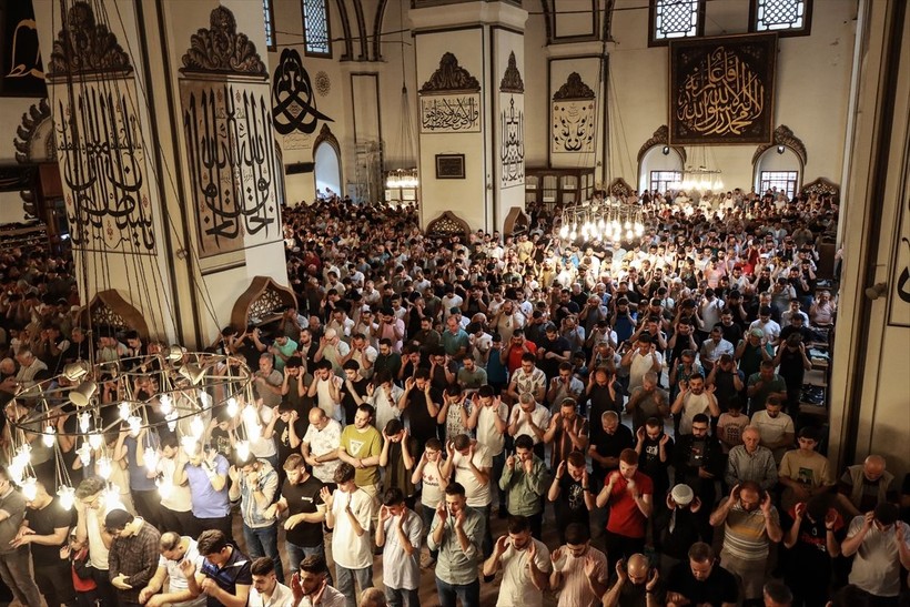 İslam aleminde bayram namazı coşkusu! Camiler doldu taştı - Resim: 62
