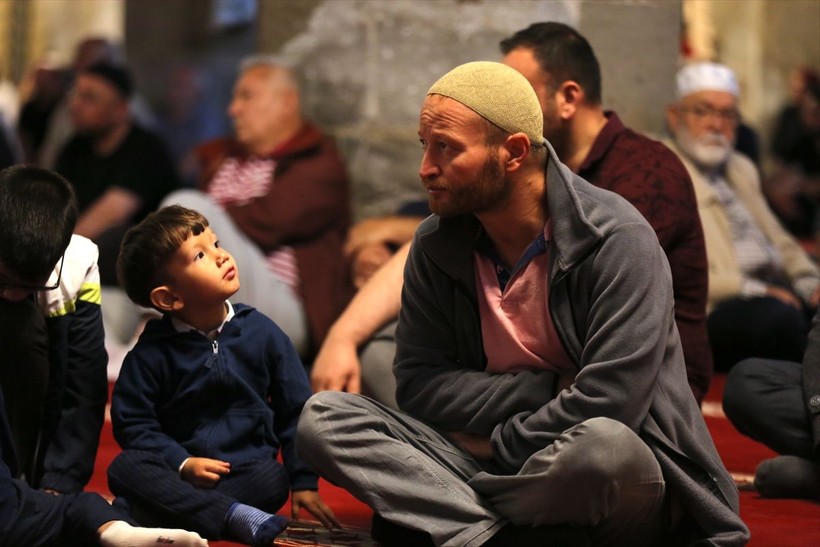 İslam aleminde bayram namazı coşkusu! Camiler doldu taştı - Resim: 55