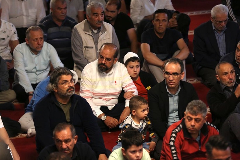 İslam aleminde bayram namazı coşkusu! Camiler doldu taştı - Resim: 57