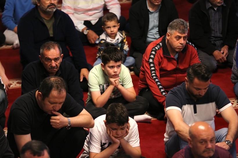İslam aleminde bayram namazı coşkusu! Camiler doldu taştı - Resim: 59