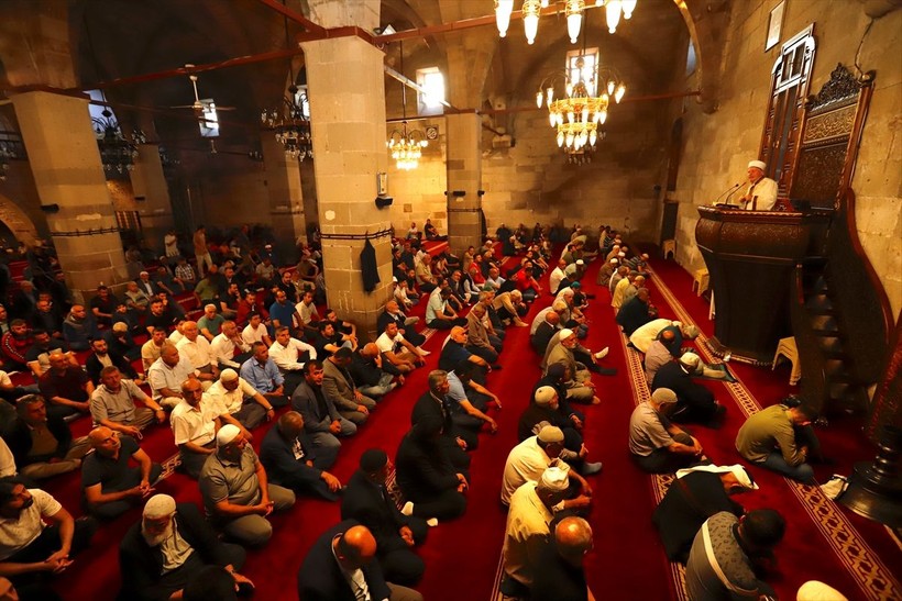 İslam aleminde bayram namazı coşkusu! Camiler doldu taştı - Resim: 61